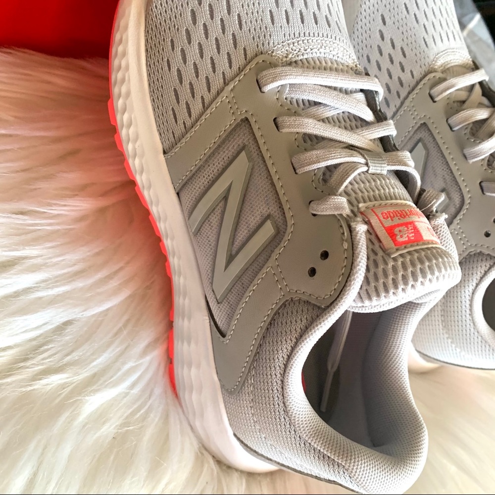 🆕 New Balance Women's Running Shoes - Picture 3 of 9